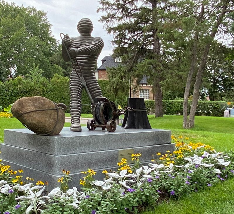 Statue sculptée par Harry Rosen